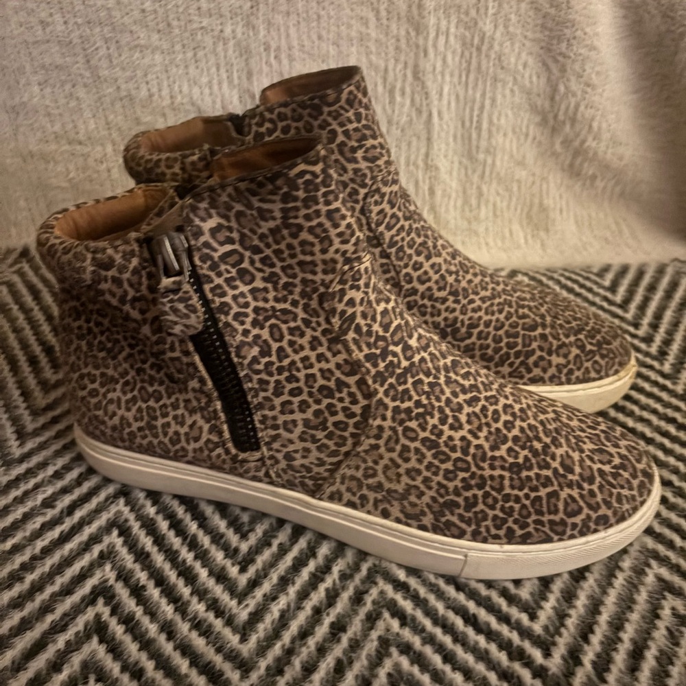 Gentle‎ Souls Kenneth Cole Carter Suede Leather Cheetah Side Zip Bootie Size 9.5